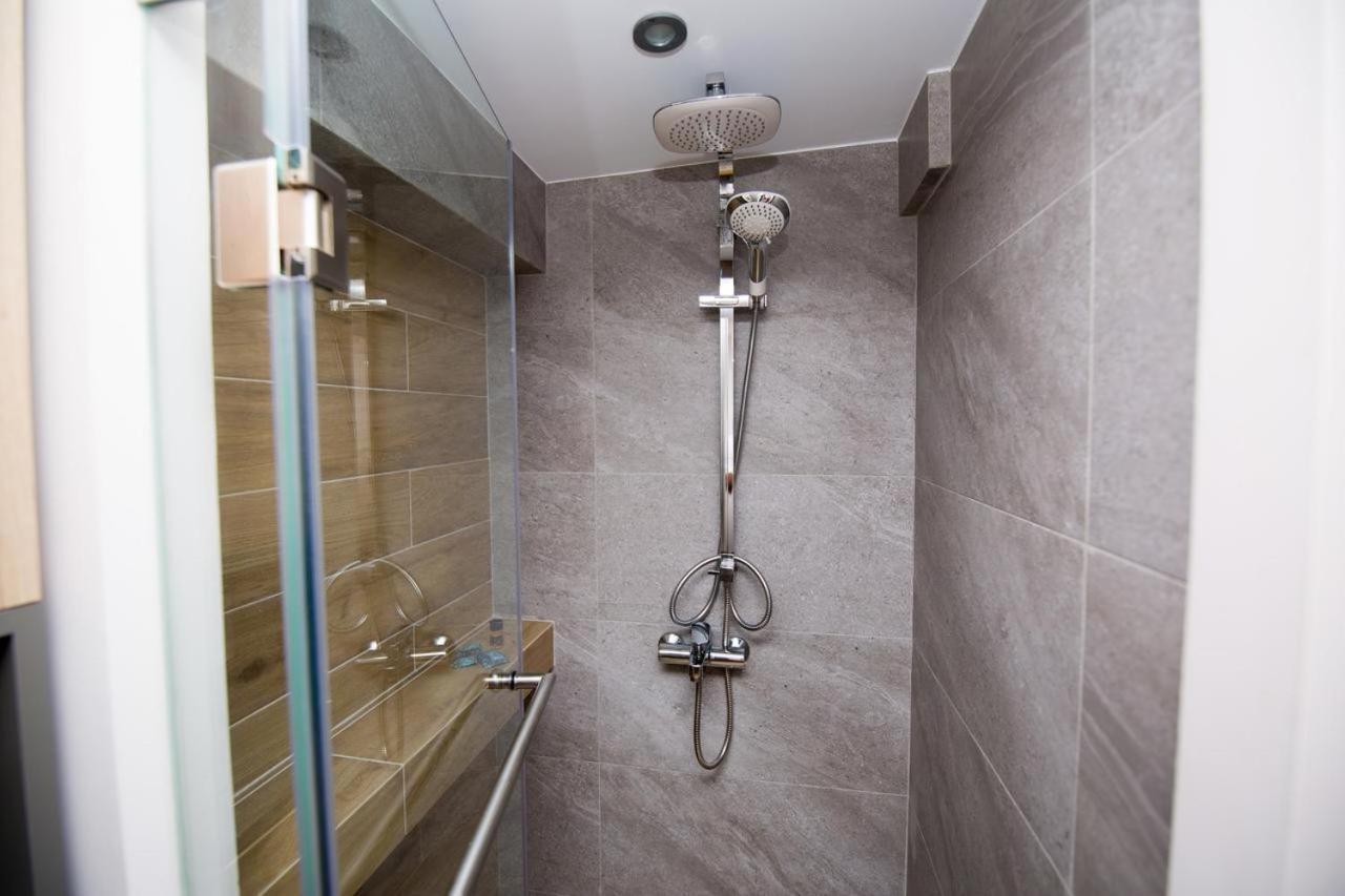 Helen Luxury Loft Design Meisonette-Apartment เอเธนส์ ภายนอก รูปภาพ