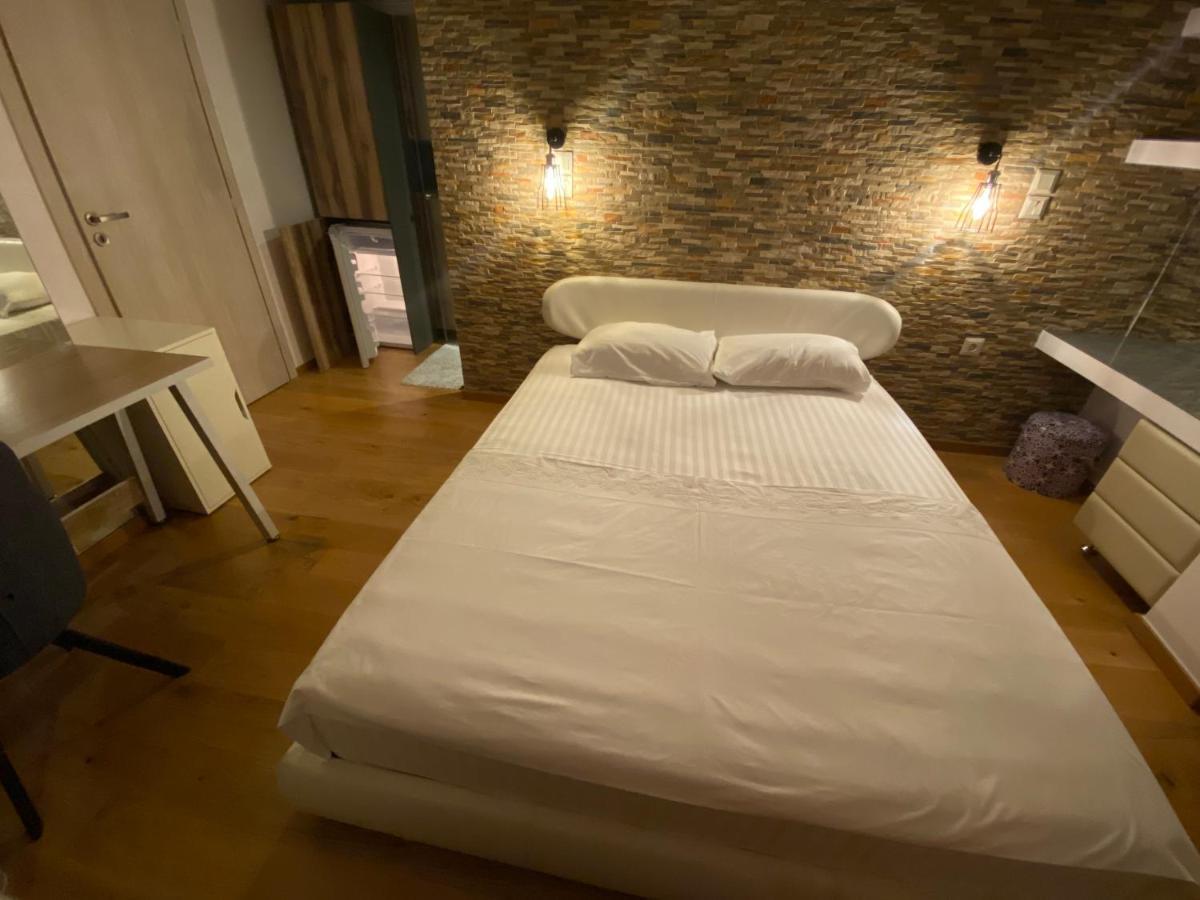 Helen Luxury Loft Design Meisonette-Apartment เอเธนส์ ภายนอก รูปภาพ